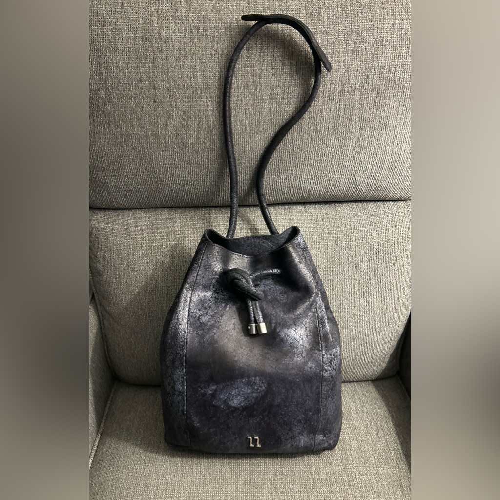 Norman & Bella Black & Blue Leather Bucket Bag